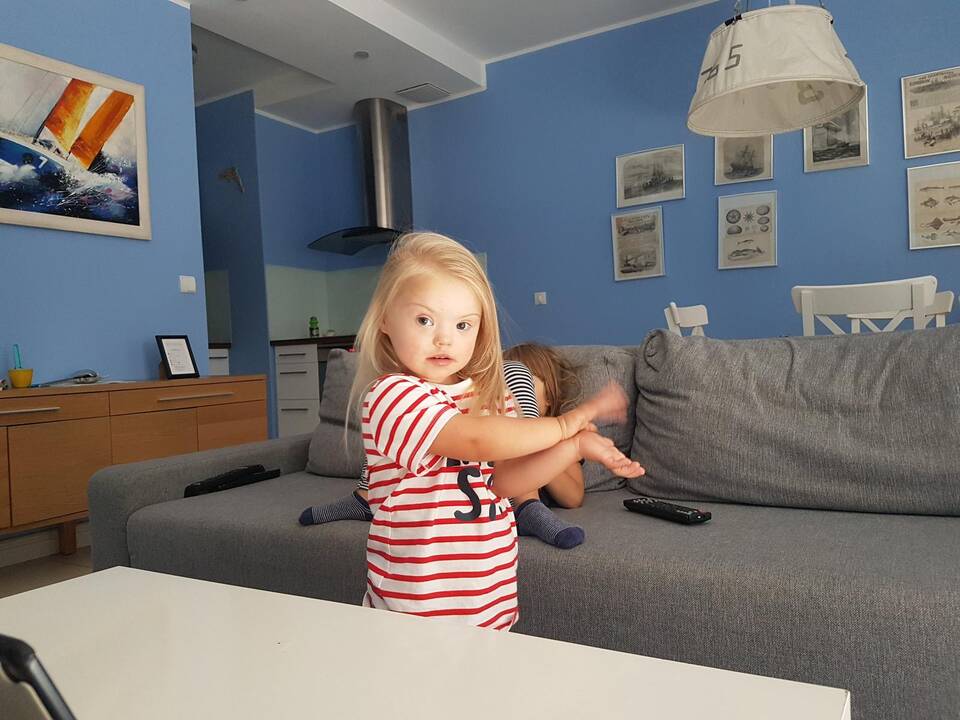 Odrė su tėveliais ir sesute