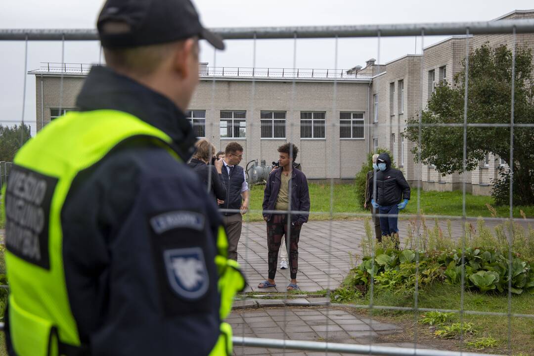 Situacija: Lietuvoje buvo didelis, beprecedentis antplūdis, ir greituoju būdu per kelis mėnesius sukurtos kiek įmanoma priimtinesnės apgyvendinimo sąlygos.