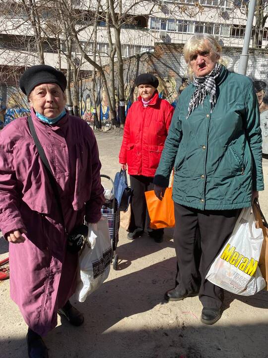 Pasirinkimas: O. Brit paliko Paryžių, nes negalėjo iš toli stebėti, kas vyksta su jos šalimi.
