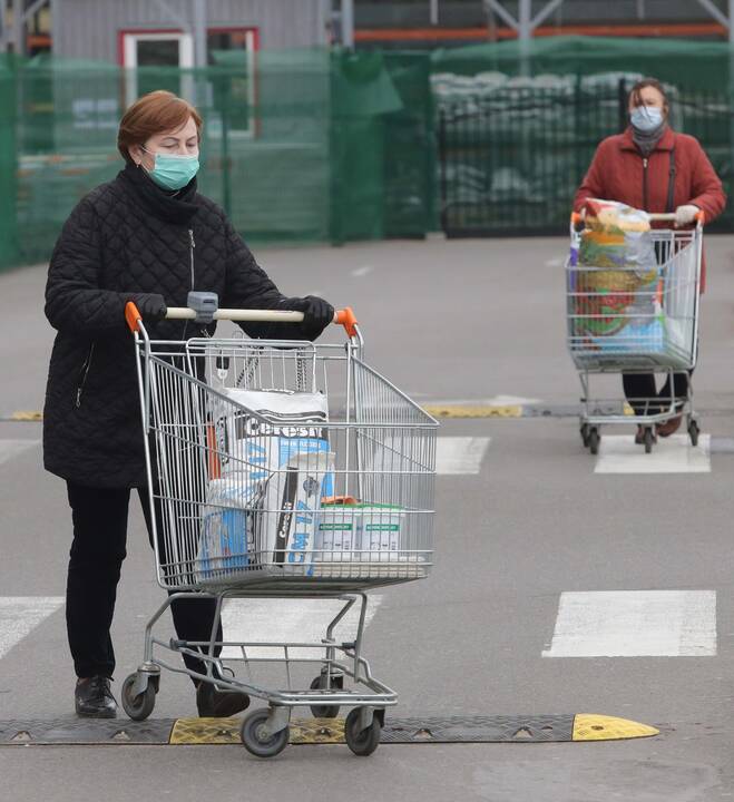 Karantinas pakeitė pirkėjų įpročius: ką pastebi didieji prekybos centrai?