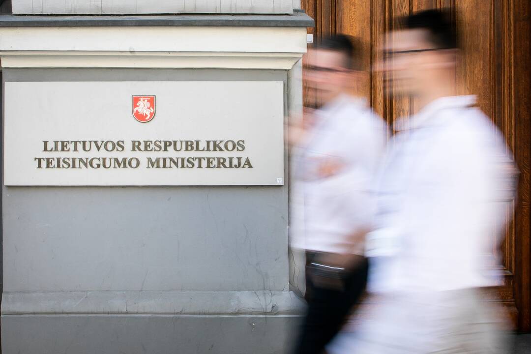 Teisingumo ministerija nevertins „čekiukų“ skandalams skirtų įstatymo pataisų