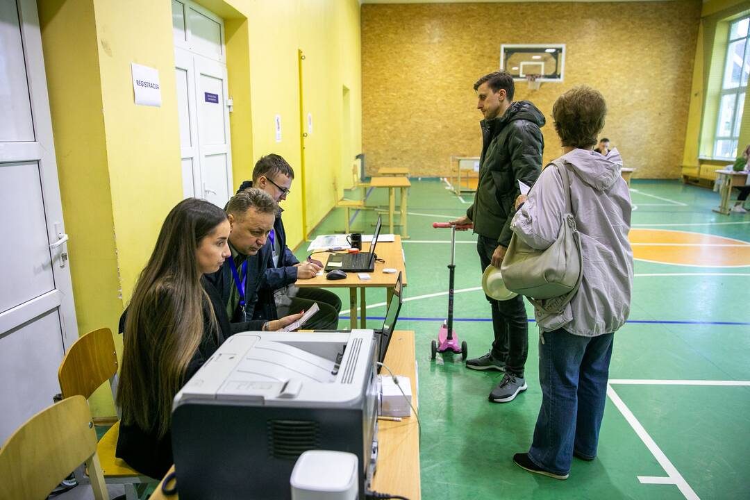 Lietuva renka prezidentą ir sprendžia dėl dvigubos pilietybės
