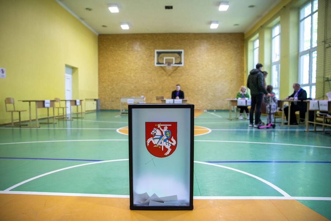 Lietuva renka prezidentą ir sprendžia dėl dvigubos pilietybės