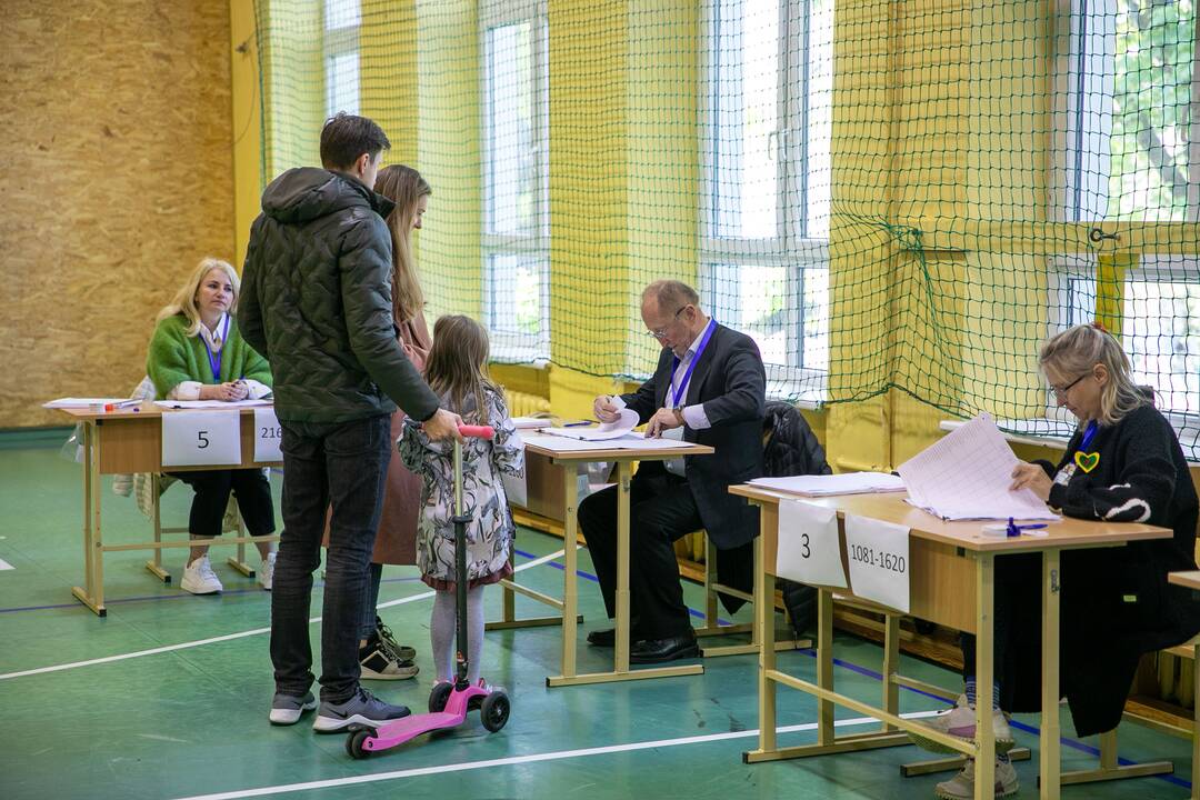 Lietuva renka prezidentą ir sprendžia dėl dvigubos pilietybės
