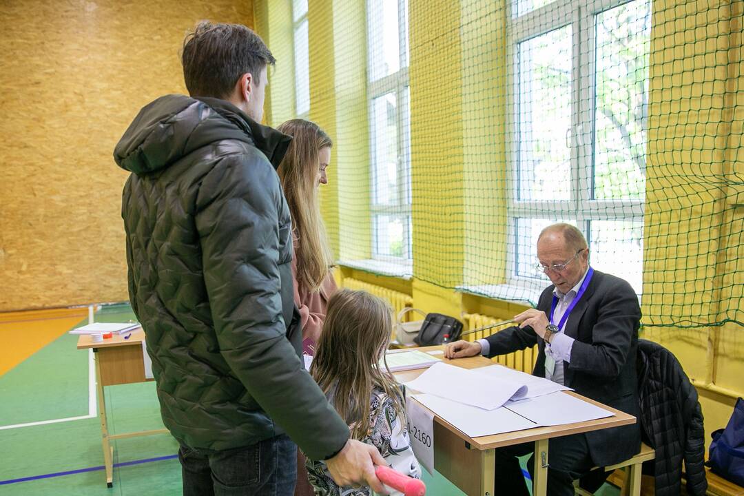 Lietuva renka prezidentą ir sprendžia dėl dvigubos pilietybės