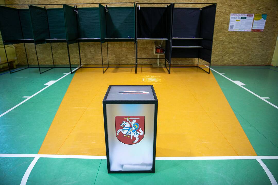 Lietuva renka prezidentą ir sprendžia dėl dvigubos pilietybės