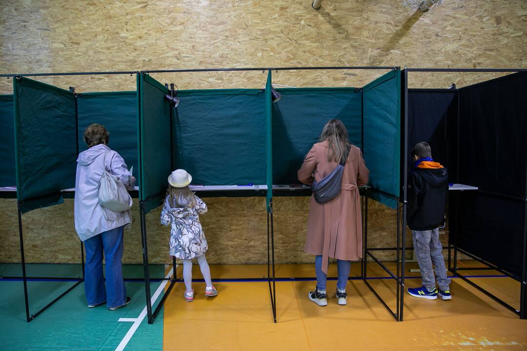 Lietuva renka prezidentą ir sprendžia dėl dvigubos pilietybės