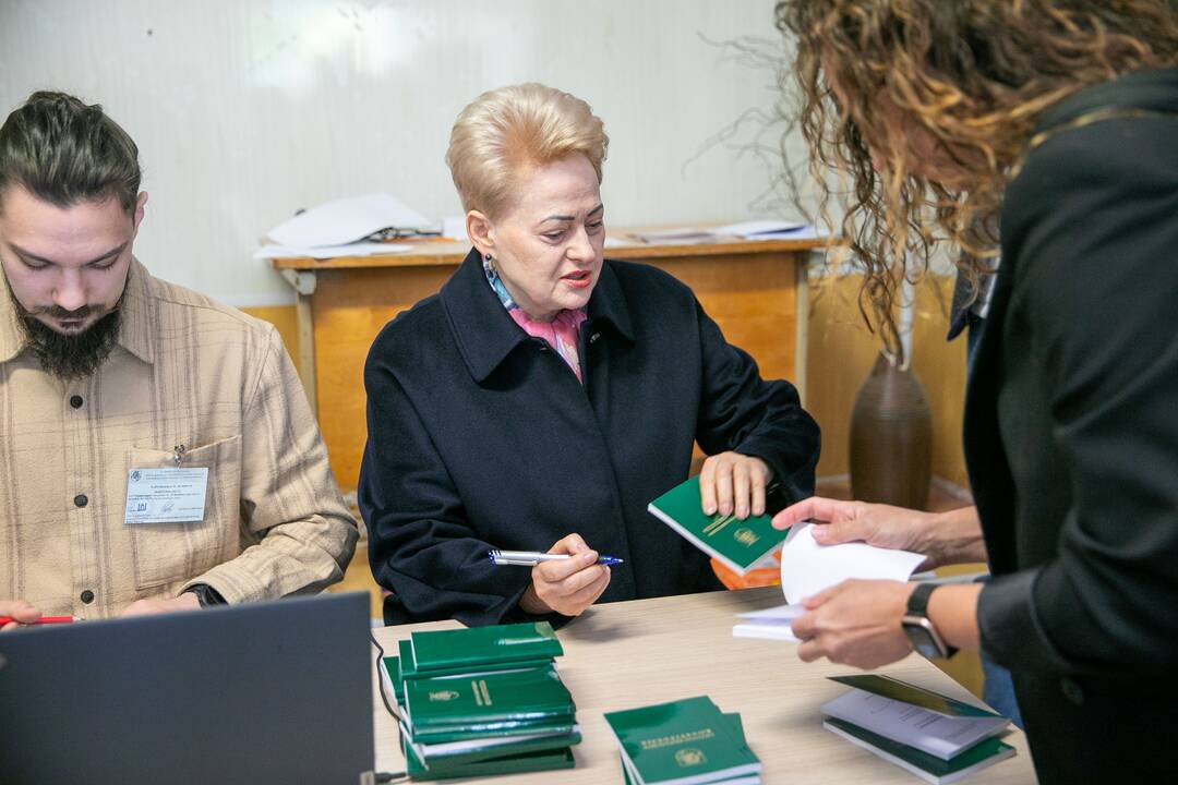 Lietuva renka prezidentą ir sprendžia dėl dvigubos pilietybės