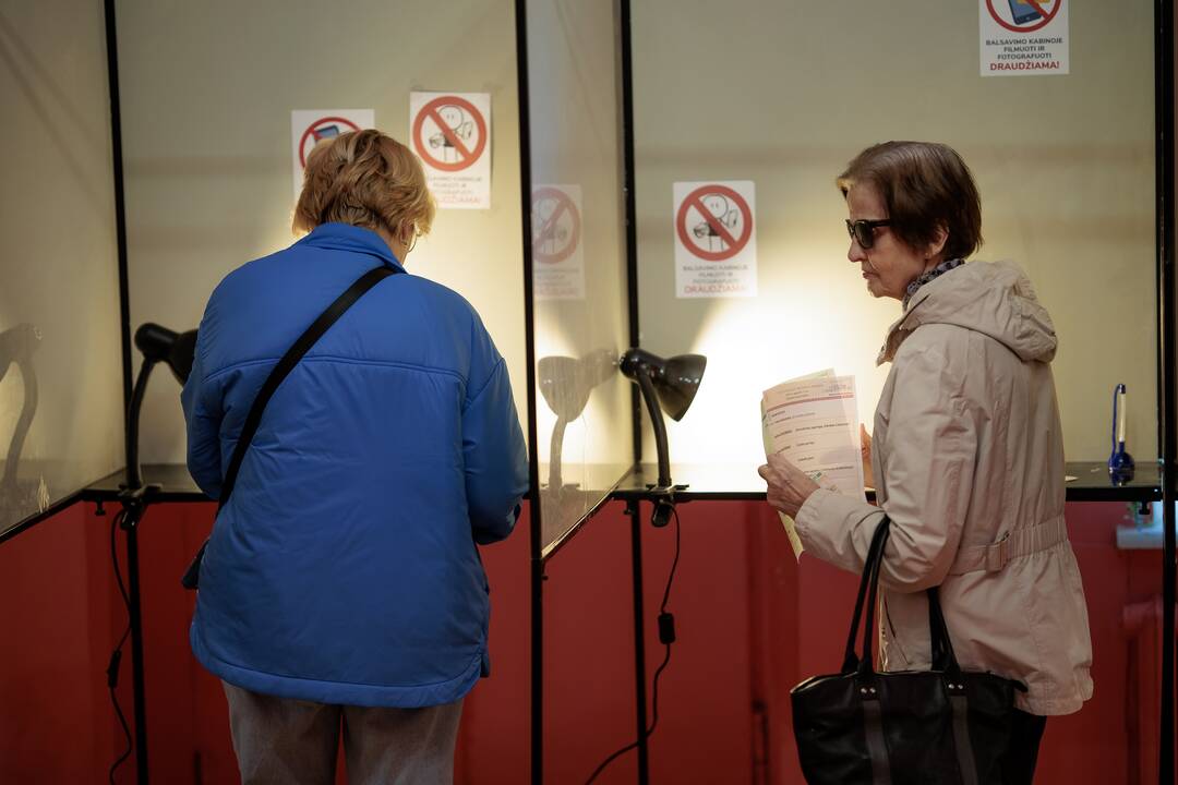 Lietuva renka prezidentą ir sprendžia dėl dvigubos pilietybės