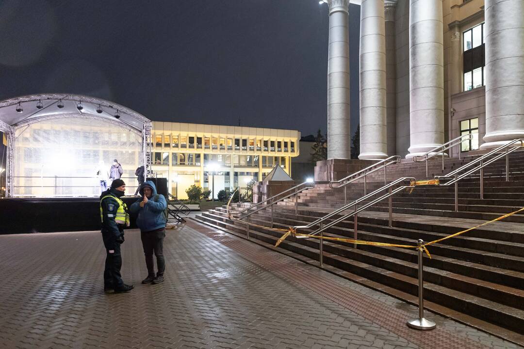 Protestas prie Seimo: „Dešimt tylos minučių“