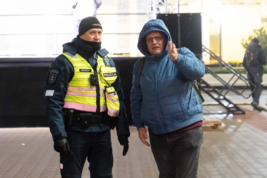 Protestas prie Seimo: „Dešimt tylos minučių“