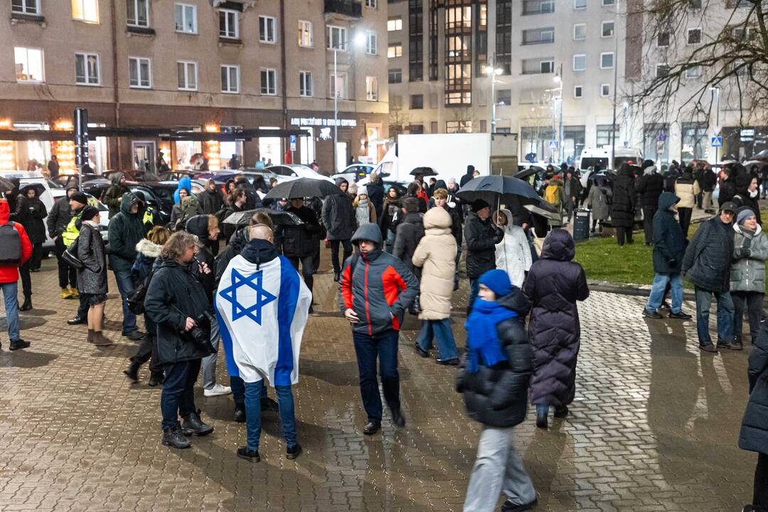 Protestas prie Seimo: „Dešimt tylos minučių“