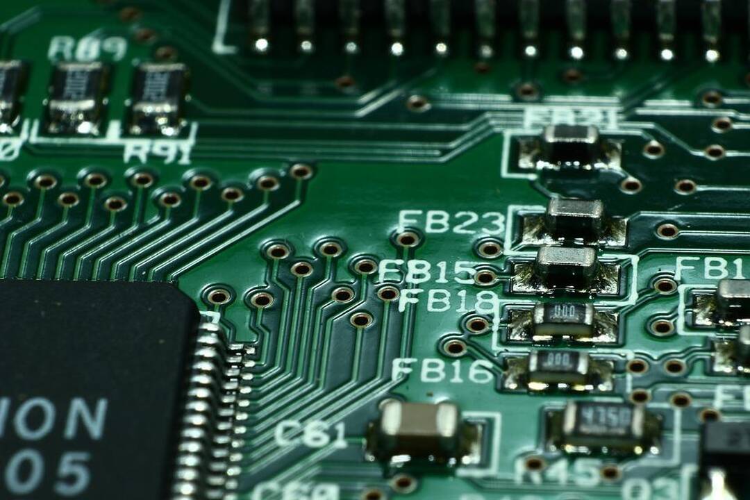 Identifikuoti darbuotojus – grūdo dydžio implantas