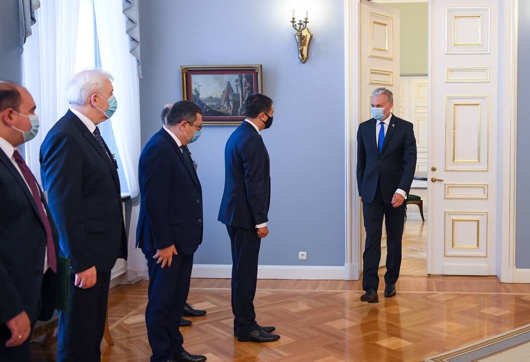 Dmytro Razumkovas (iš kairės) ir Gitanas Nausėda