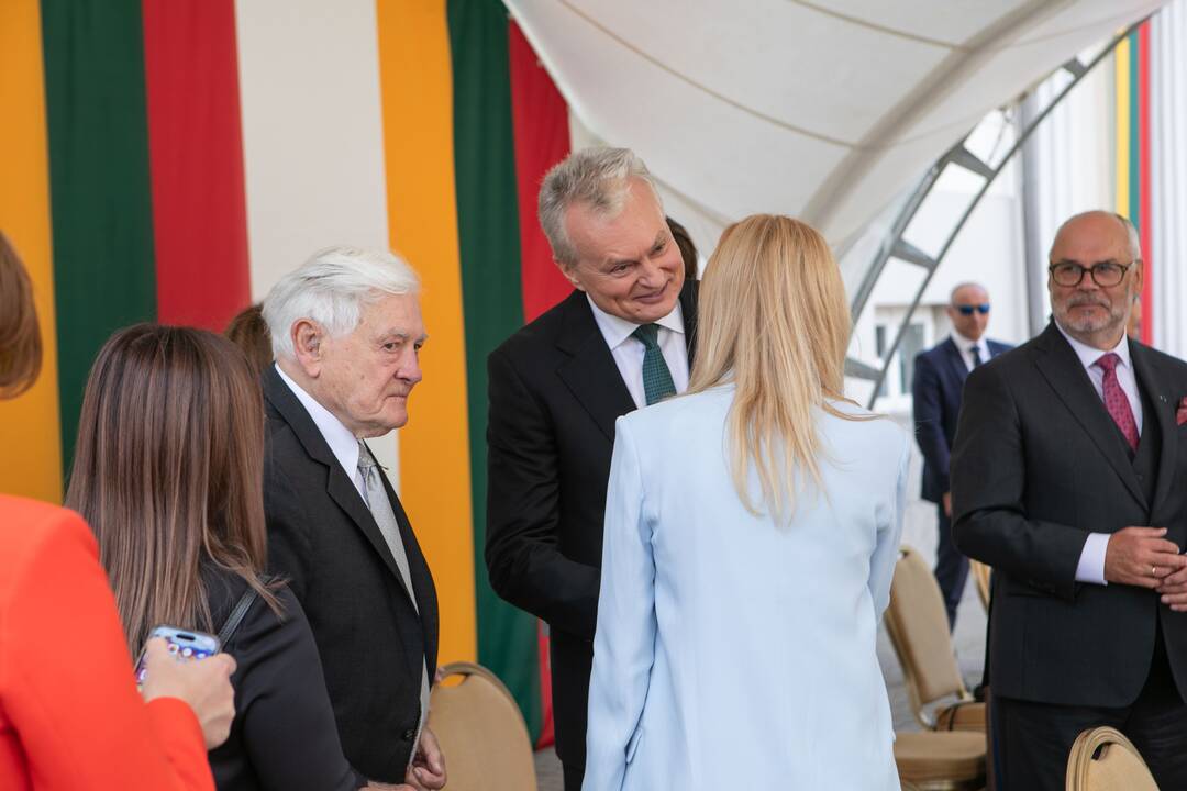 Valstybės vėliavų pakėlimo ceremonija Prezidentūroje