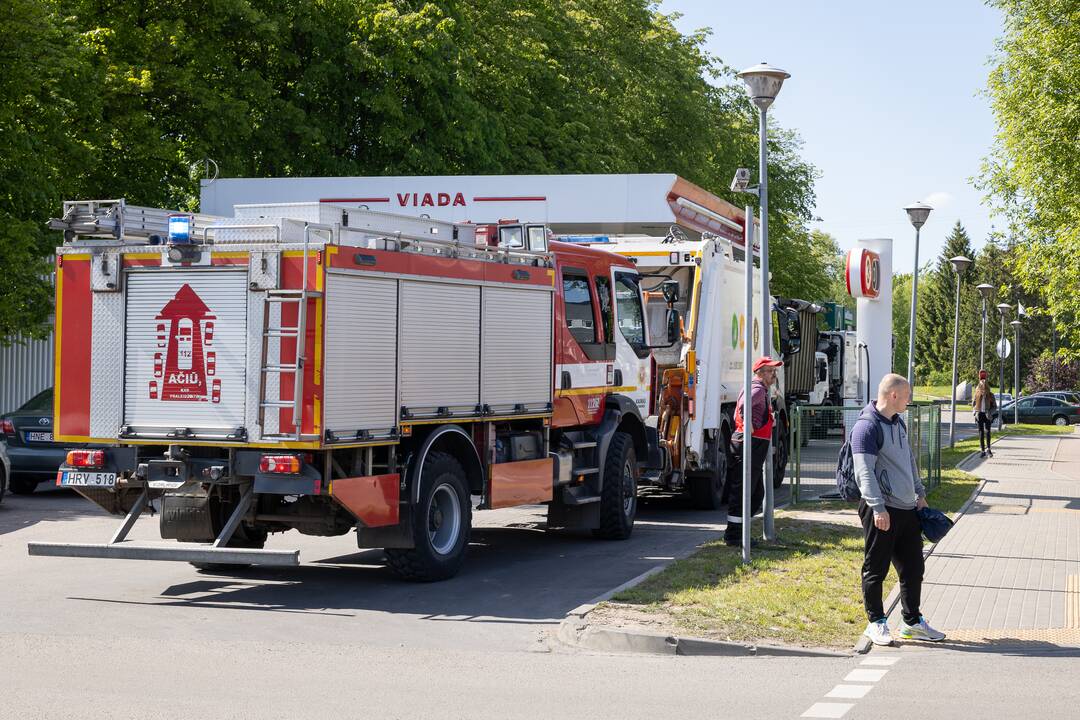 Gelbėjimo operacija: į šulinį įkrito ančiukai