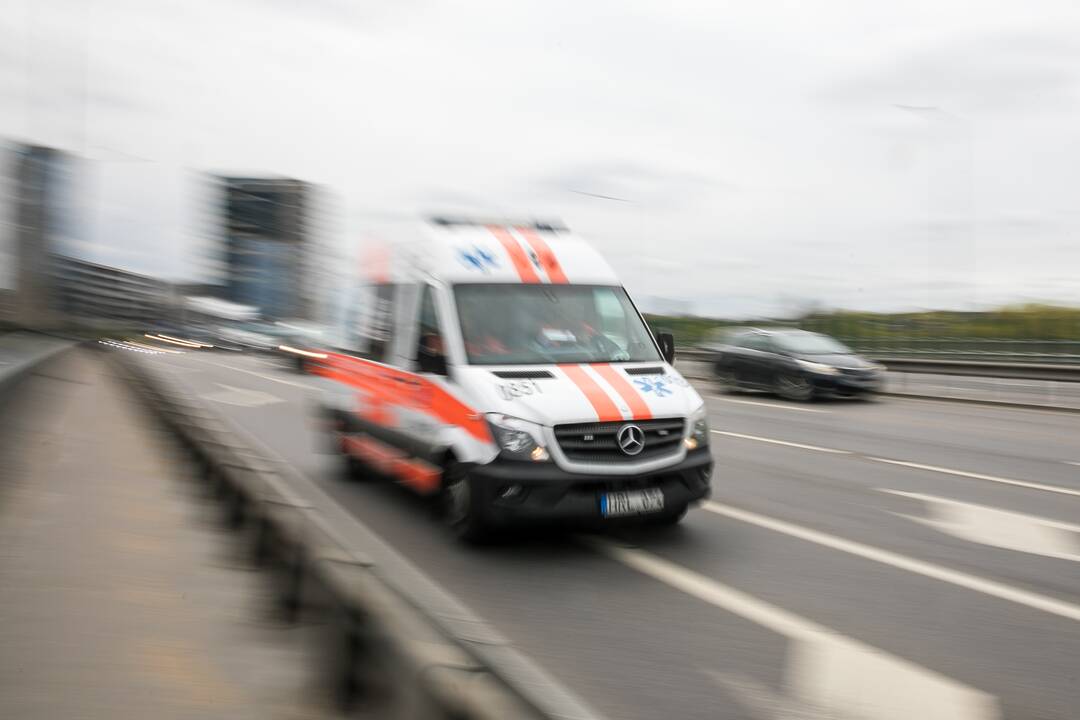 Akmenės rajone, greitosios pagalbos automobilyje, mirė gaivinamas vyras