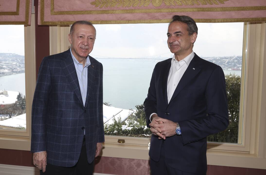 Recepas Tayyipas Erdoganas (kairėje) ir Kiriakas Micotakis (dešinėje)
