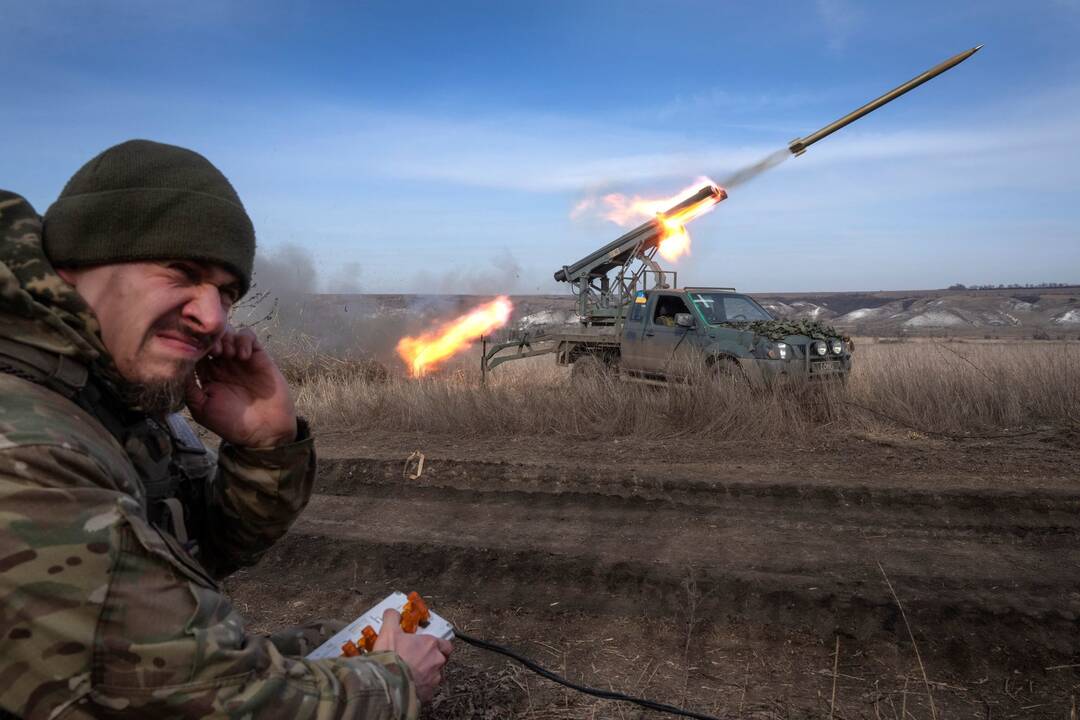 Ukraina teigia smogusi Rusijos naftos perdirbimo gamyklai į pietus nuo Maskvos