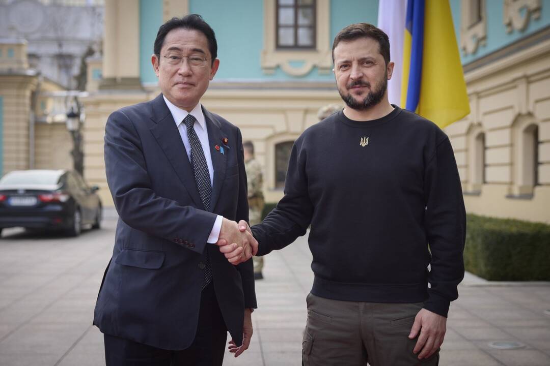 Ukrainos prezidentas Volodymyras Zelenskis ir Japonijos ministras pirmininkas Fumio Kishid