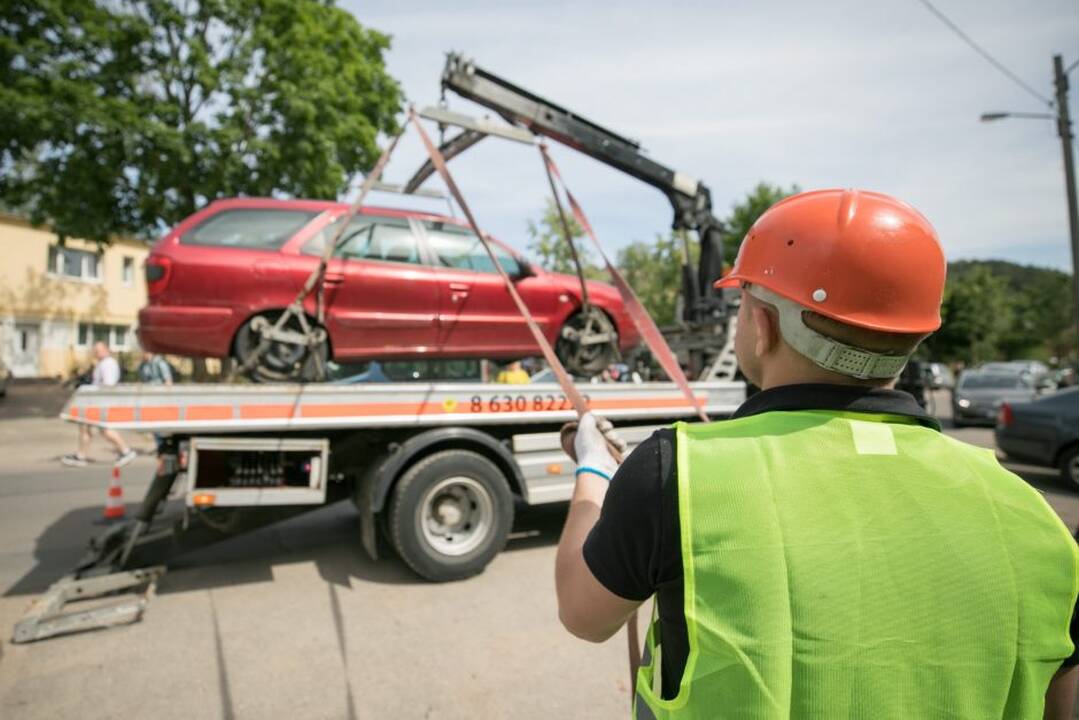Per NATO viršūnių susitikimą iš Vilniaus gatvių nutempti 89 automobiliai