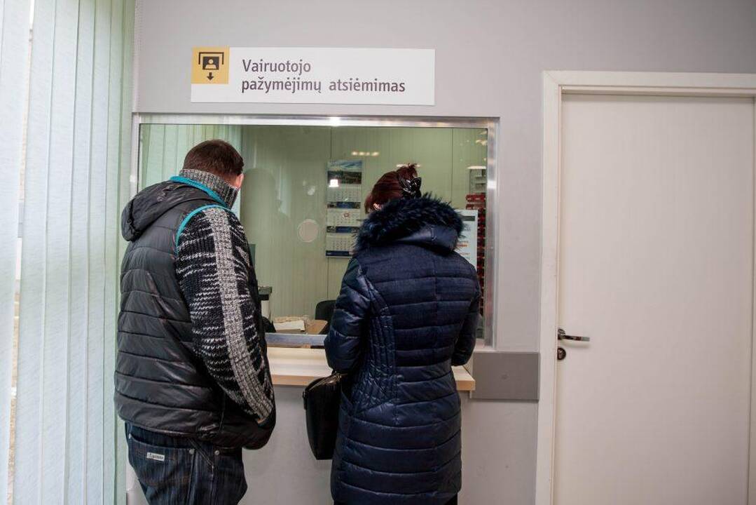 Naujovė, kokios dar nebuvo: jau išduodami tarptautiniai vairuotojo pažymėjimai