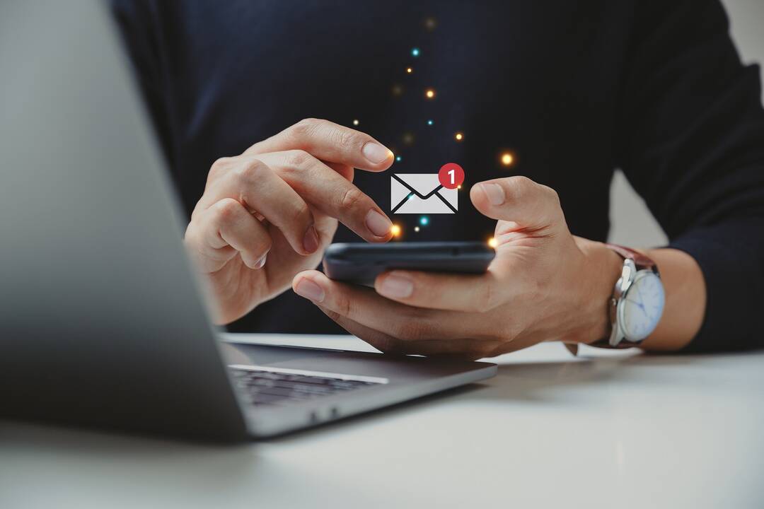 Nauja sukčiavimo schema: tūkstančius išvilioja į „Messenger“ parašę „giminaičiai“