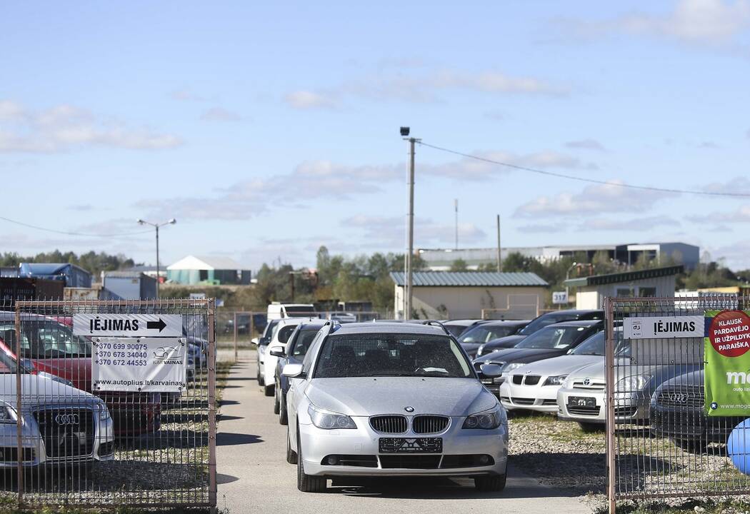 Aukštos automobilių kainos pirkėjų negąsdina: ne už kalnų ir nauja brangimo banga