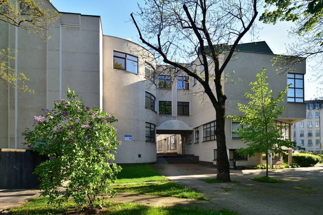 Lietuvos istorijos instituto direktorius habil. dr. Alvydas Nikžentaitis ir Valdovų rūmų muziejaus direktorius dr. Vydas Dolinskas pasirašo dvišalę bendradarbiavimo sutartį