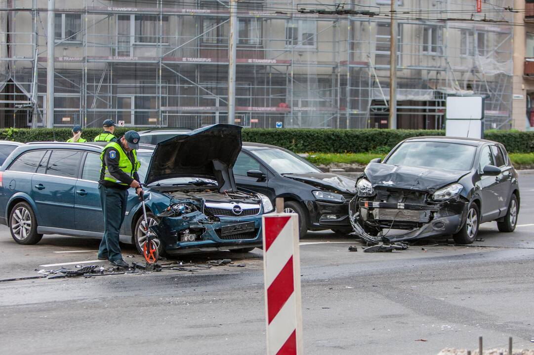 Avarija Savanorių ir Taikos prospektų sankryžoje