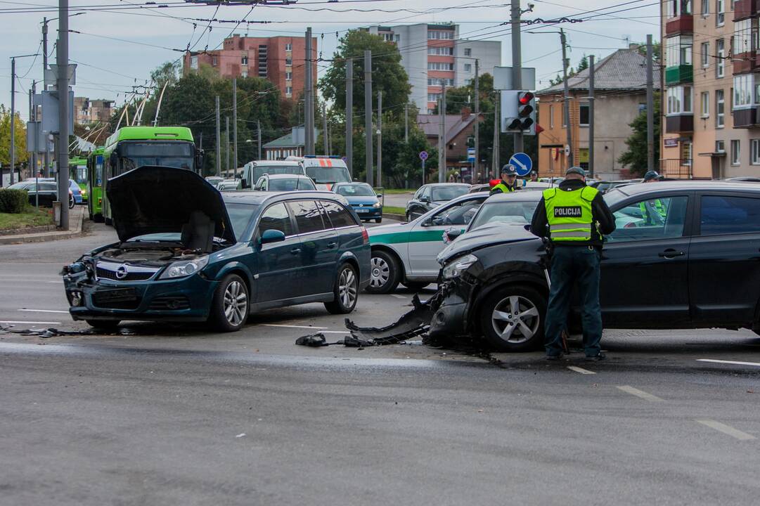 Avarija Savanorių ir Taikos prospektų sankryžoje