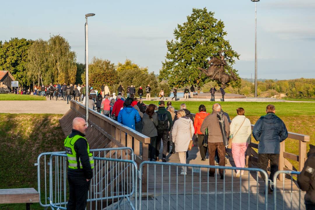 Žmonės rinkosi į šv. Mišias Santakoje