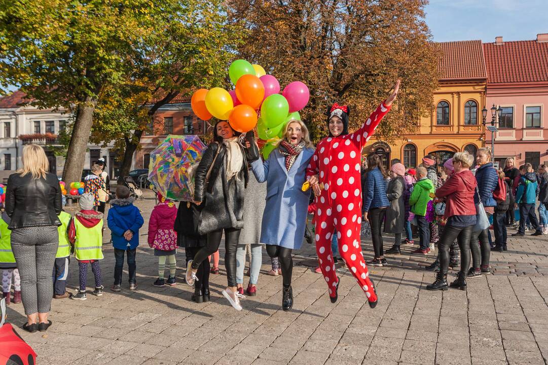 Mažieji kauniečiai Senamiestyje dovanojo šypsenas
