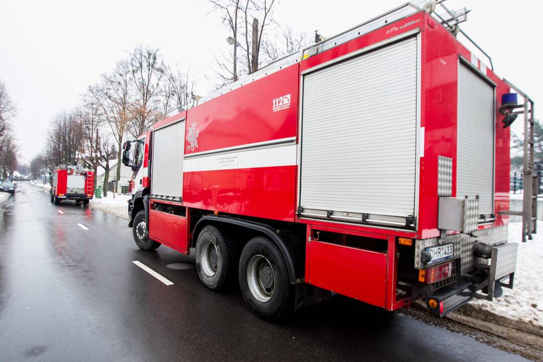 Žaliakalnyje užsidegė neišvalytas kaminas