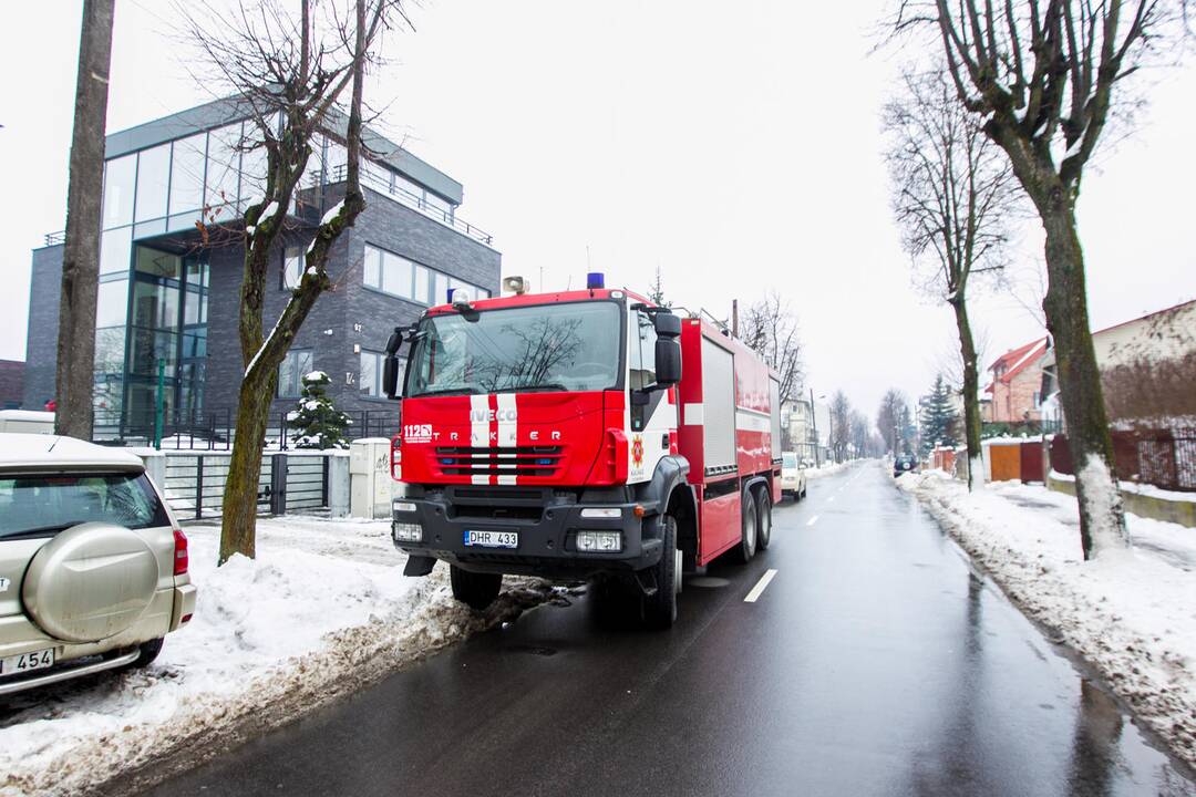 Žaliakalnyje užsidegė neišvalytas kaminas