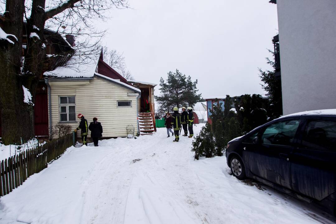 Žaliakalnyje užsidegė neišvalytas kaminas