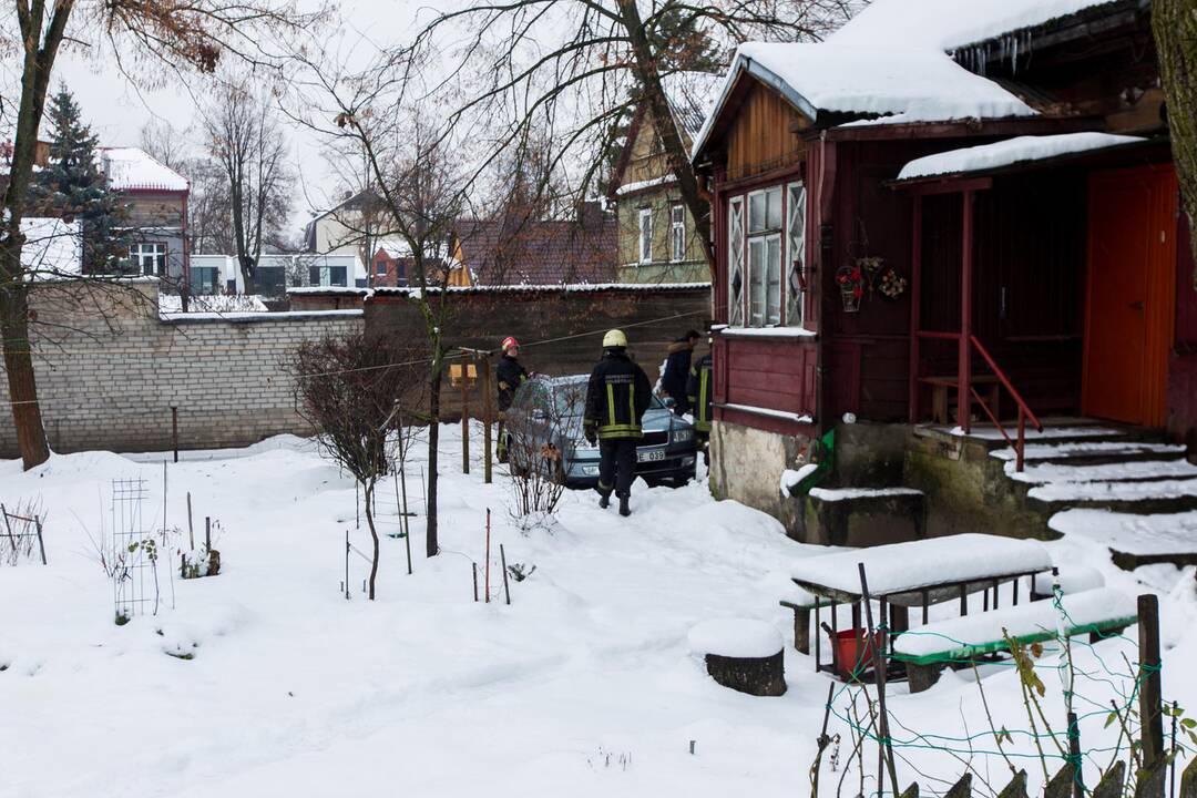 Žaliakalnyje užsidegė neišvalytas kaminas