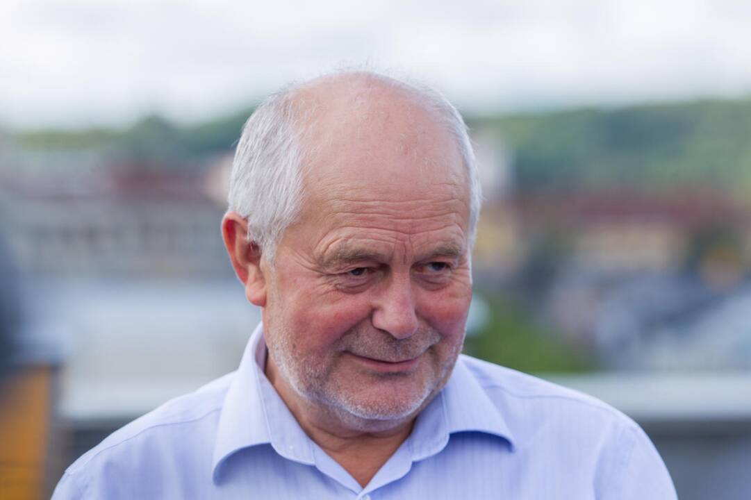Pirmojo miesto medaus išėmimas