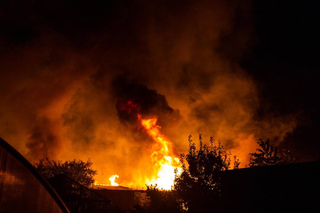 Didžiulis gaisras Karmėlavoje