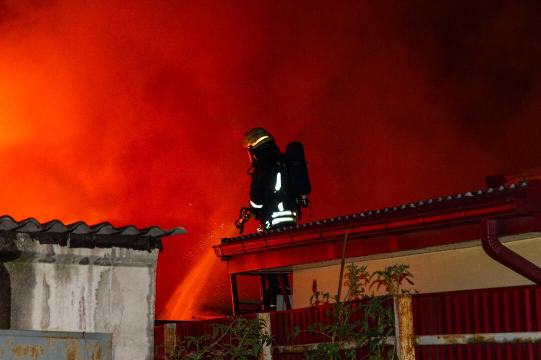 Didžiulis gaisras Karmėlavoje