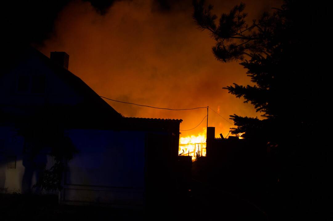 Didžiulis gaisras Karmėlavoje