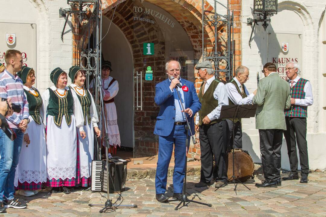 Gegužės 1-oji Rotušės aikštėje