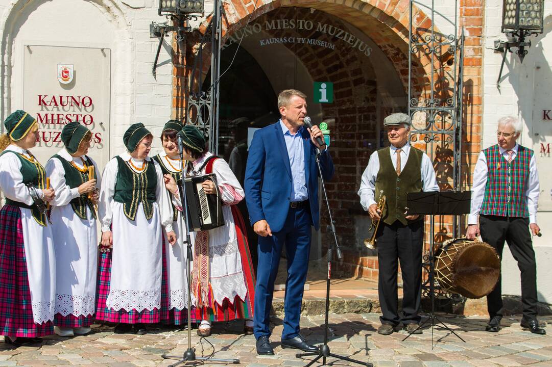 Gegužės 1-oji Rotušės aikštėje