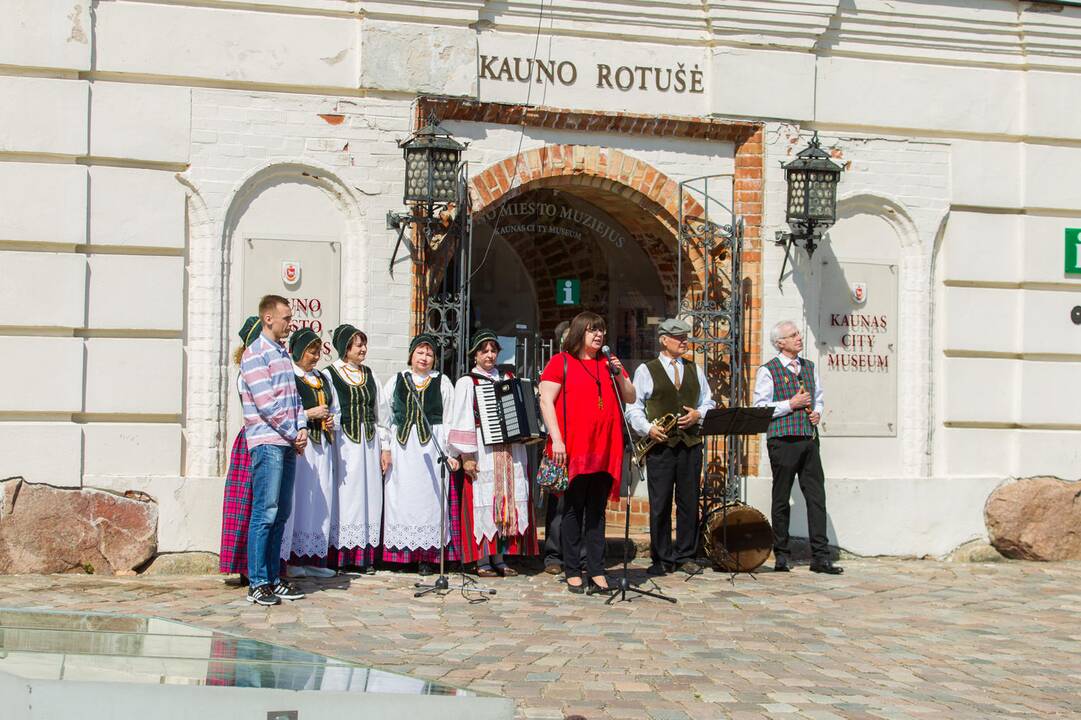 Gegužės 1-oji Rotušės aikštėje