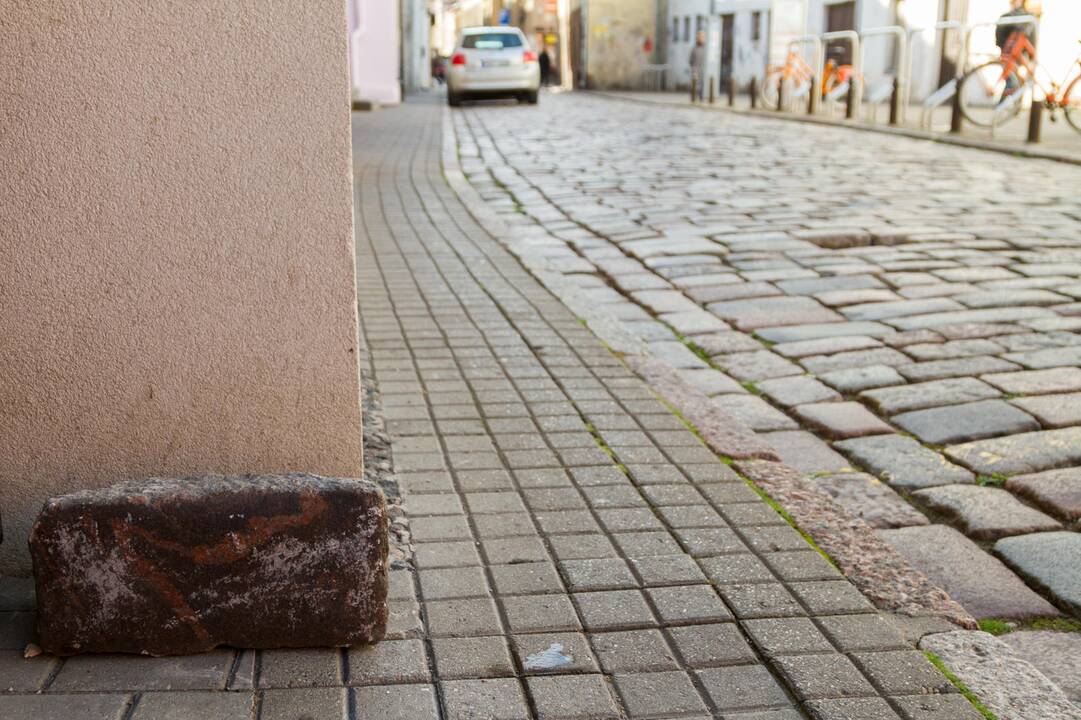 Iškleręs M. Daukšos gatvės grindinys