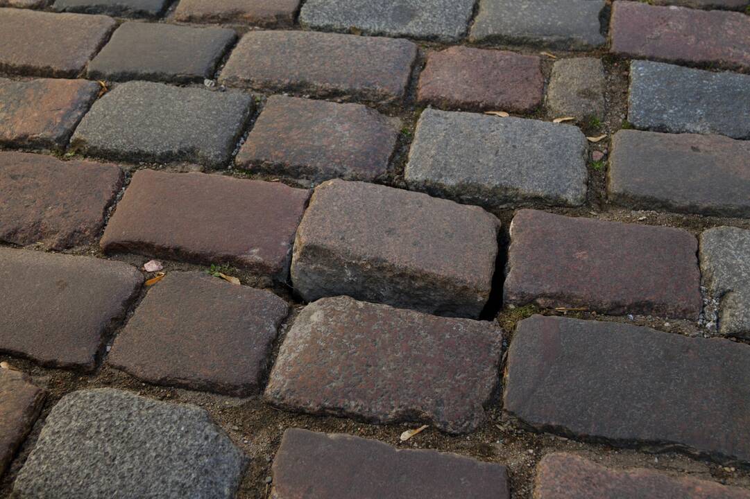 Iškleręs M. Daukšos gatvės grindinys