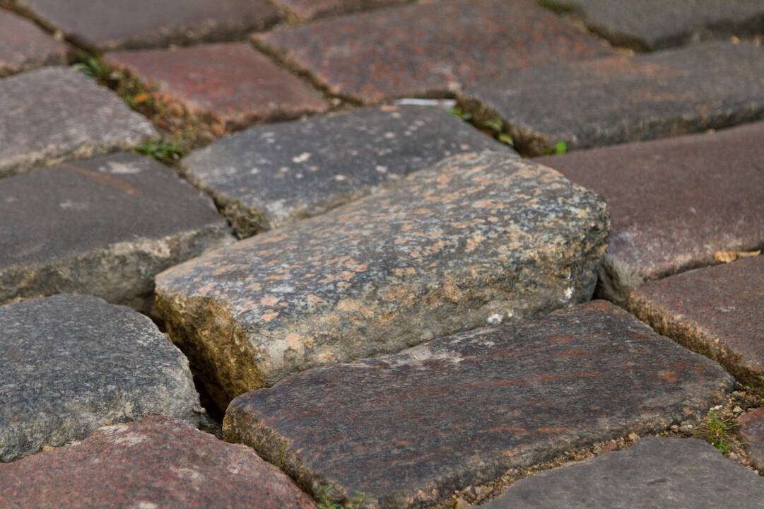 Iškleręs M. Daukšos gatvės grindinys