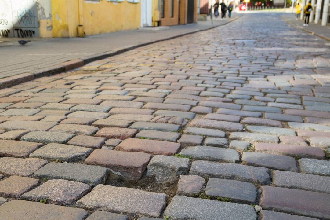 Iškleręs M. Daukšos gatvės grindinys