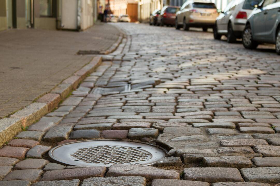 Iškleręs M. Daukšos gatvės grindinys
