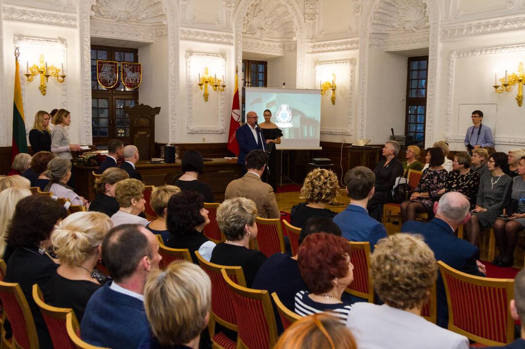 Rotušėje – iškilmingas greitosios medicinos pagalbos stoties darbuotojų pagerbimas